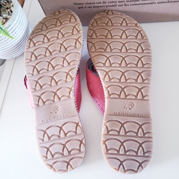 Manitobah Mukluks Wasaga Flip-Flop Red/Rouge- 6M - Picture 8 of 12